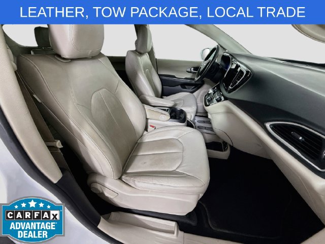 Used 2021 Chrysler Pacifica Touring-L FWD image 28