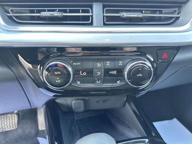 Used 2024 Chevrolet Trax LT w/ Sunroof Package FWD image 19