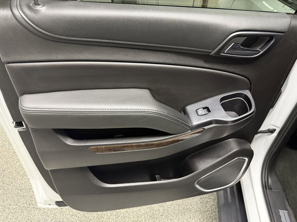 Used 2018 Chevrolet Suburban LT image 31