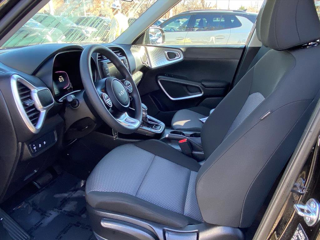 Used 2025 Kia Soul LX image 11