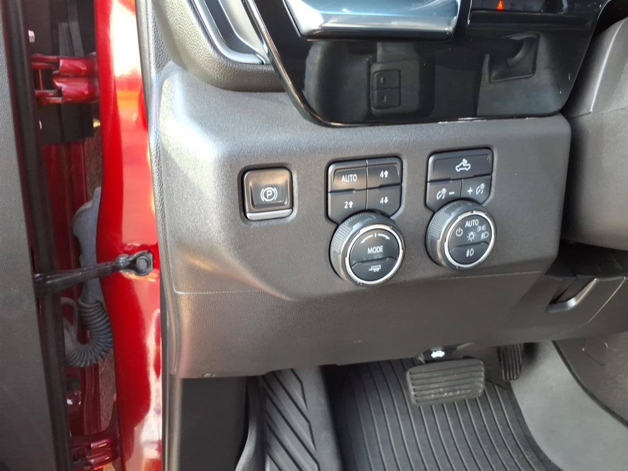 Used 2022 Chevrolet Silverado 1500 LT Trail Boss w/ Convenience Package II AWD/4WD image 14