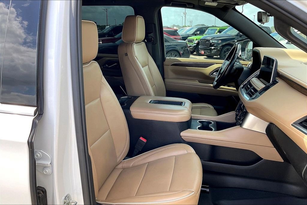 Used 2021 Chevrolet Suburban Premier w/ Premium Package AWD/4WD image 30