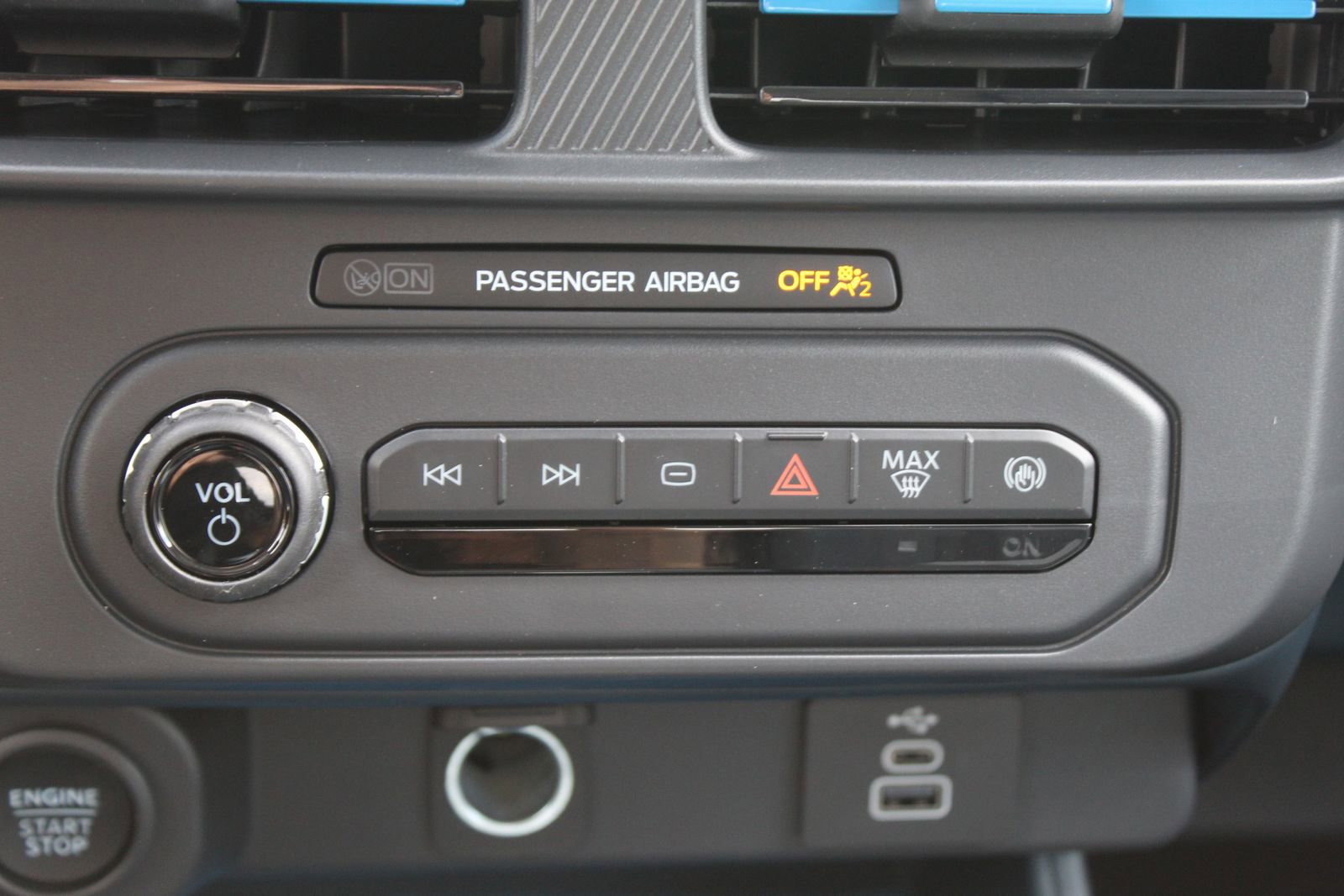 New 2025 Ford Maverick XLT w/ XLT Luxury Package FWD image 26