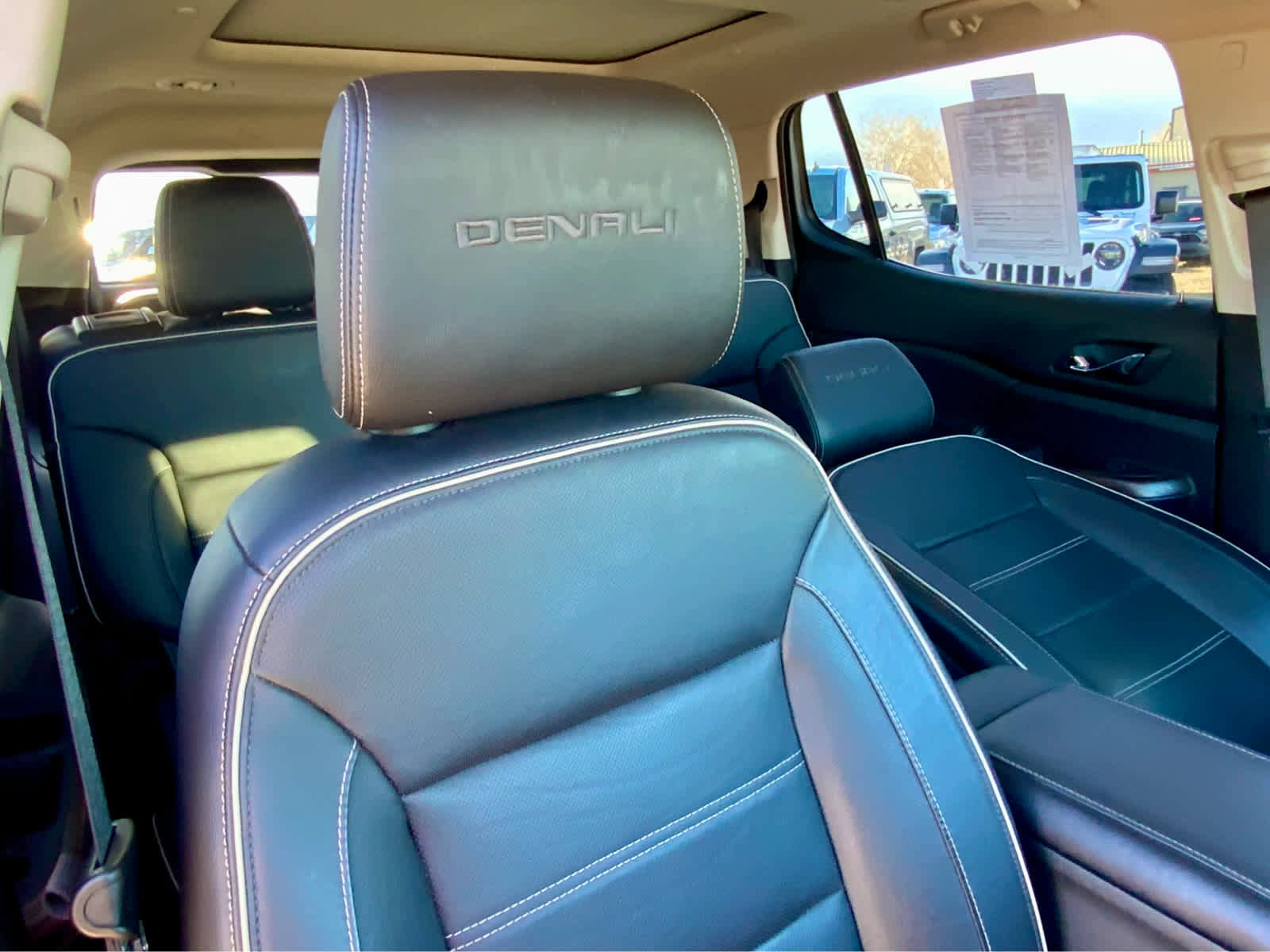 Used 2020 GMC Acadia Denali w/ Denali Ultimate Package image 28