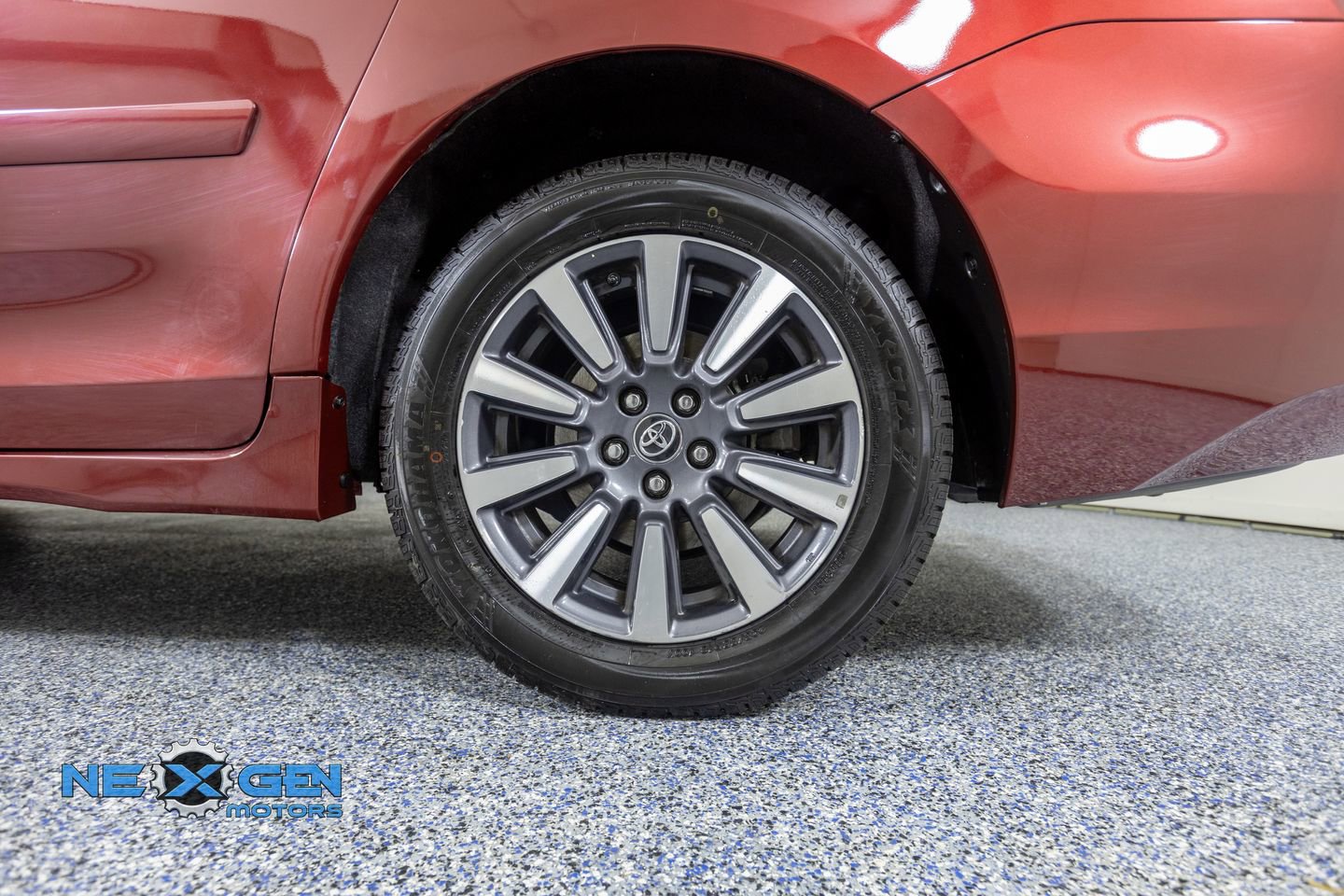 Used 2019 Toyota Sienna XLE w/ XLE Navigation Package image 42