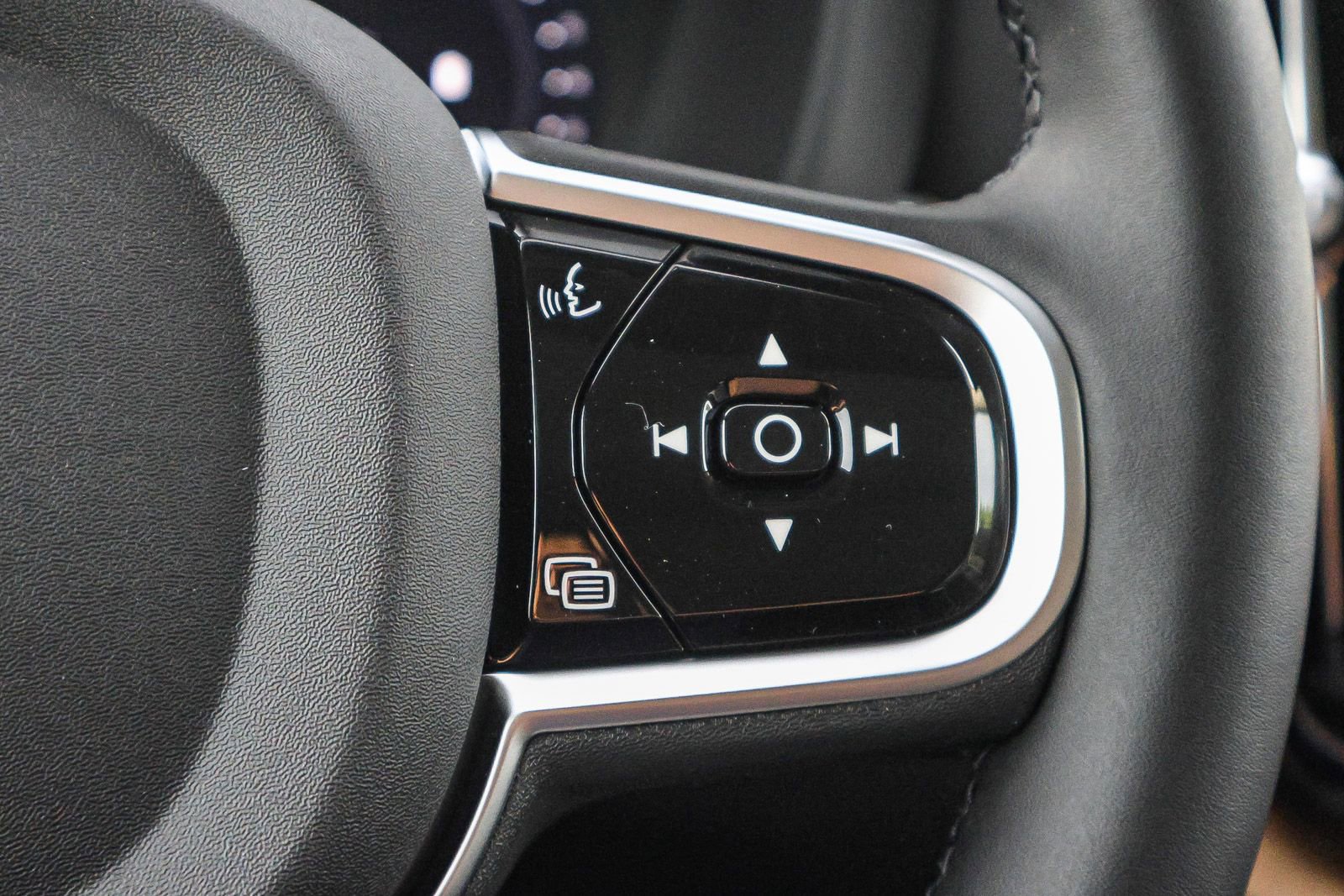 New 2026 Volvo XC60 B5 Plus w/ Climate Package image 33