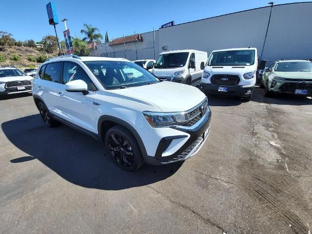 Used 2023 Volkswagen Taos SE w/ Black Wheel Package FWD image 2