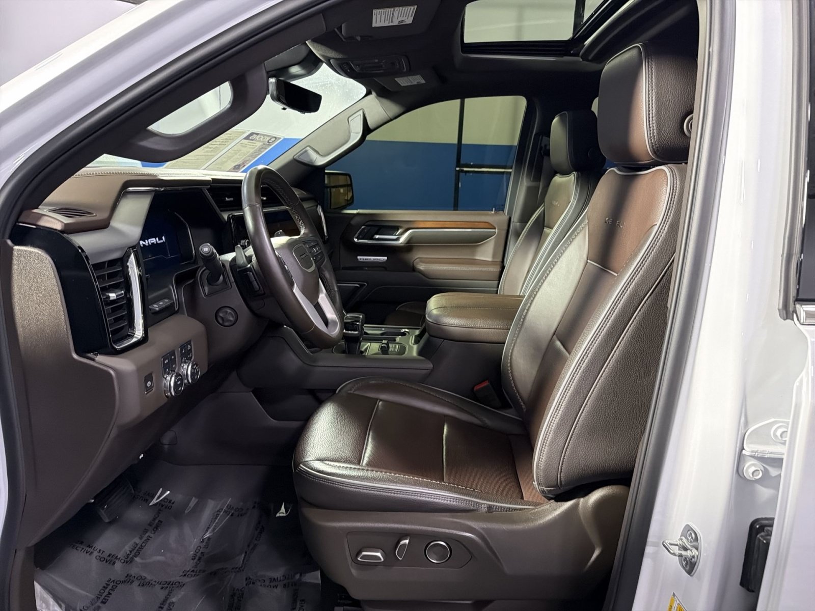Used 2025 GMC Sierra 1500 Denali w/ Denali Reserve Package AWD/4WD image 23