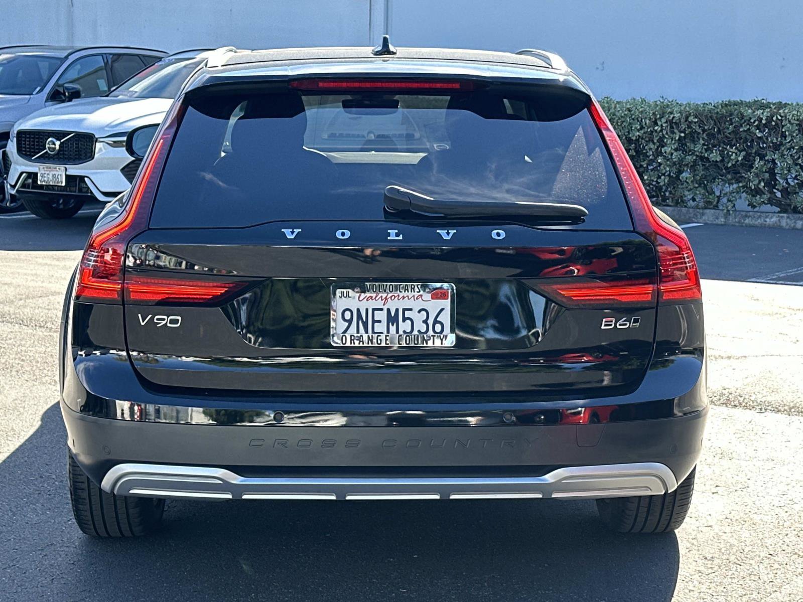 Certified 2024 Volvo V90 B6 Cross Country Plus w/ Climate Package image 5