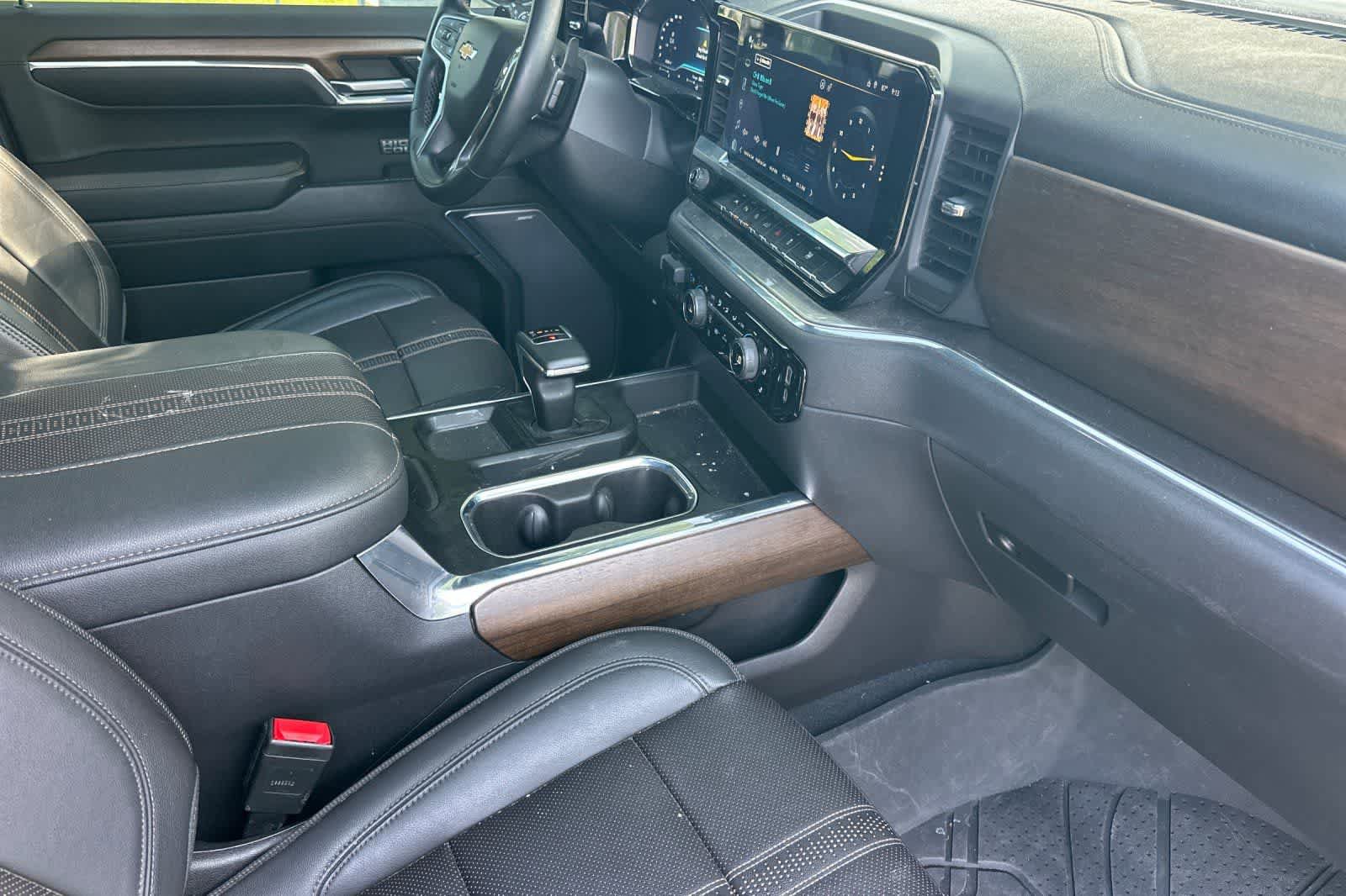 Used 2023 Chevrolet Silverado 1500 High Country w/ High Country Premium Package AWD/4WD image 17