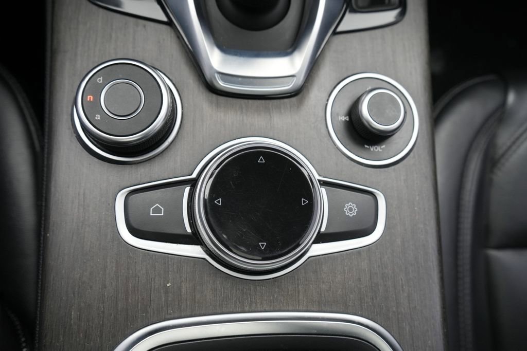 Used 2020 Alfa Romeo Stelvio Ti w/ Active Blind Spot Package image 33