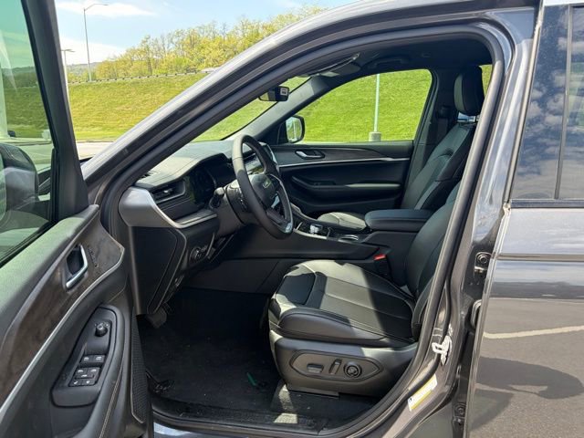 New 2026 Jeep Grand Cherokee Limited AWD/4WD image 16