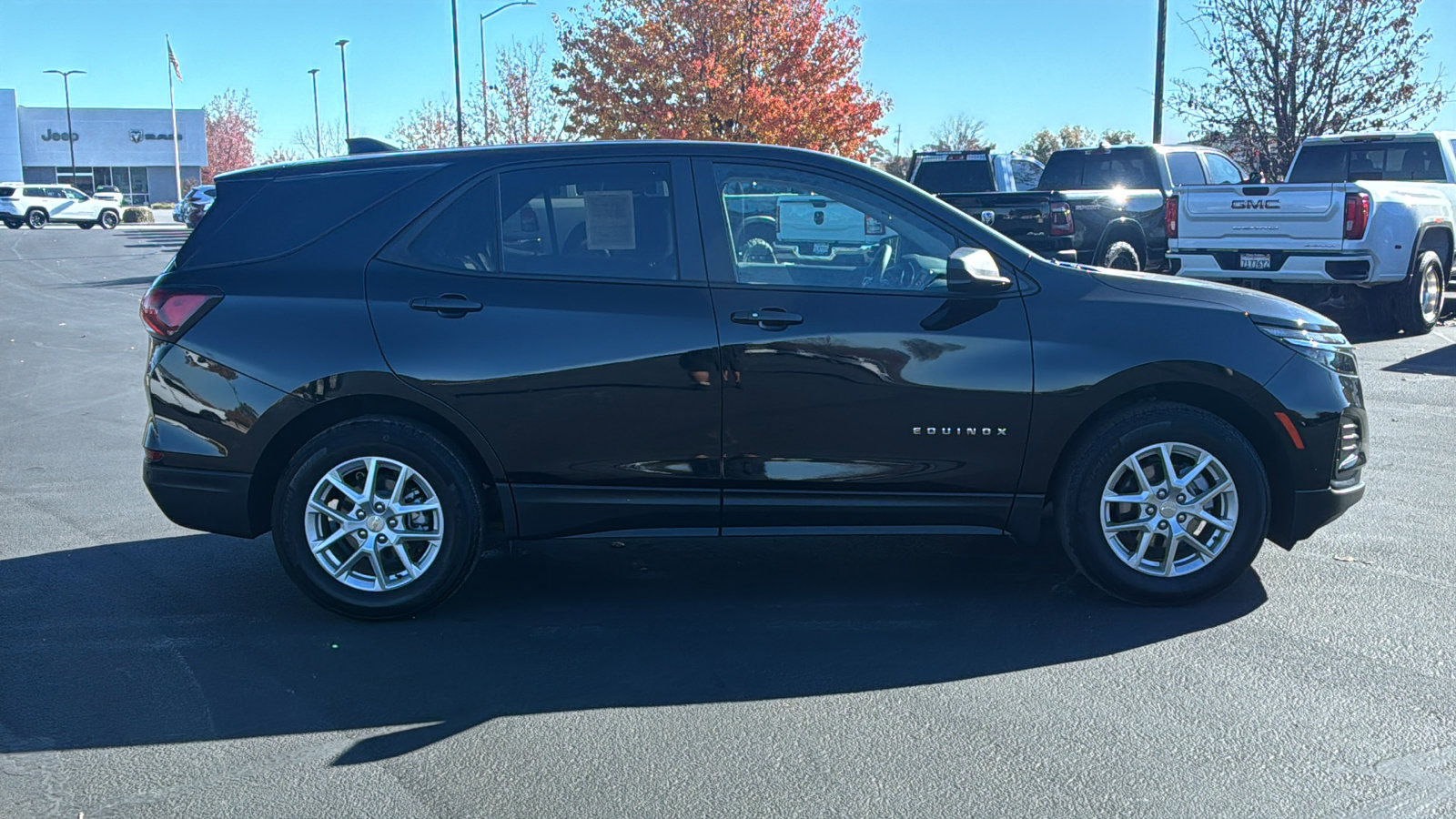 Used 2024 Chevrolet Equinox LS w/ LS Convenience Package image 2
