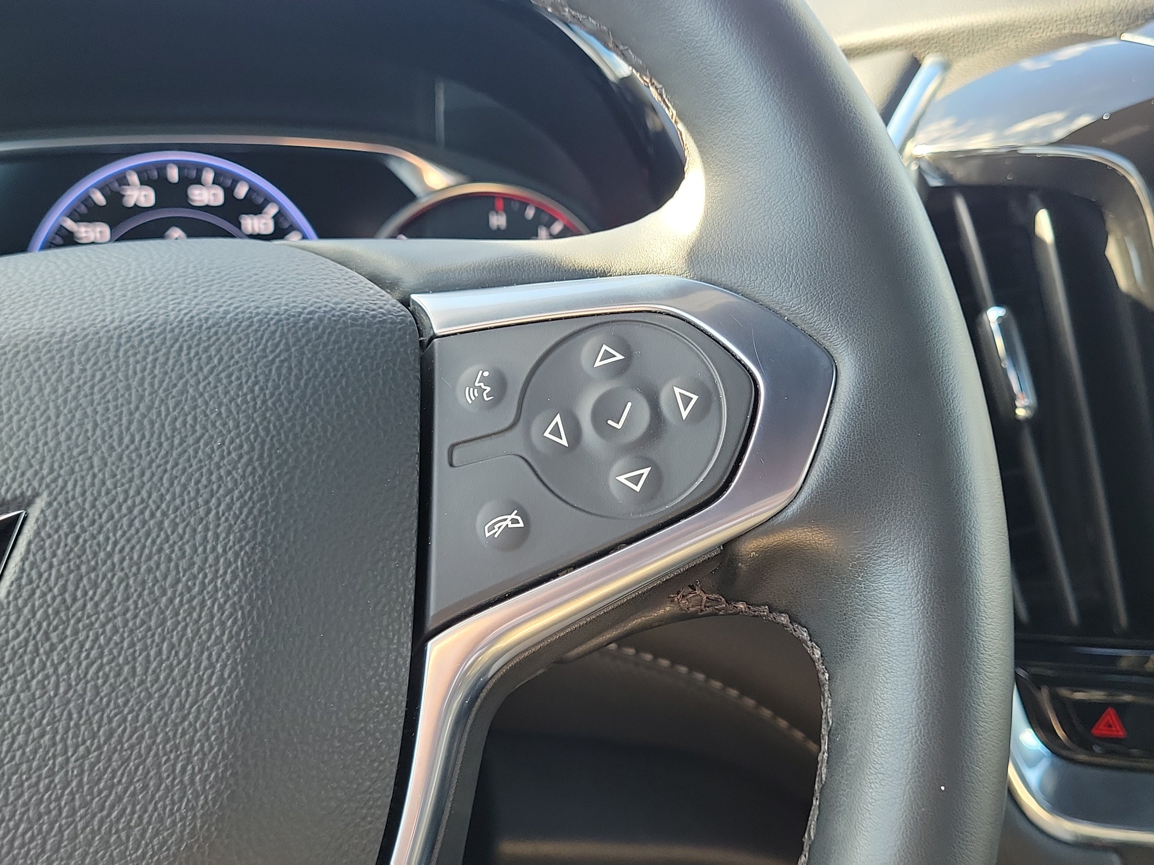 Used 2023 Chevrolet Traverse Premier FWD image 17