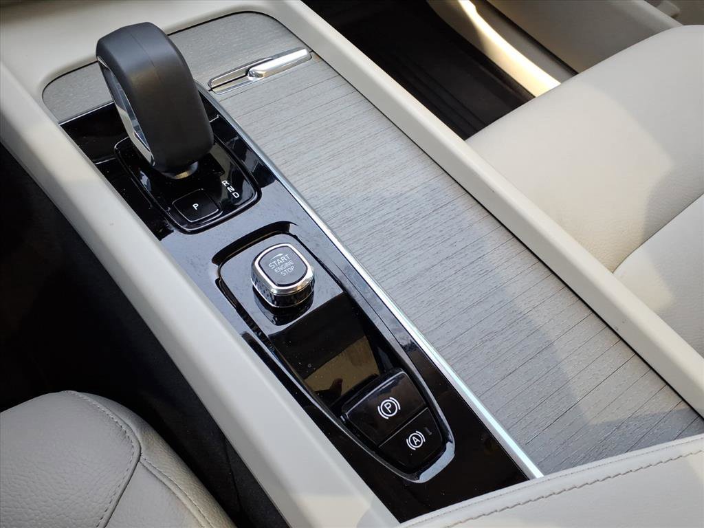 Used 2024 Volvo XC60 B5 Plus w/ Protection Package Premier image 12