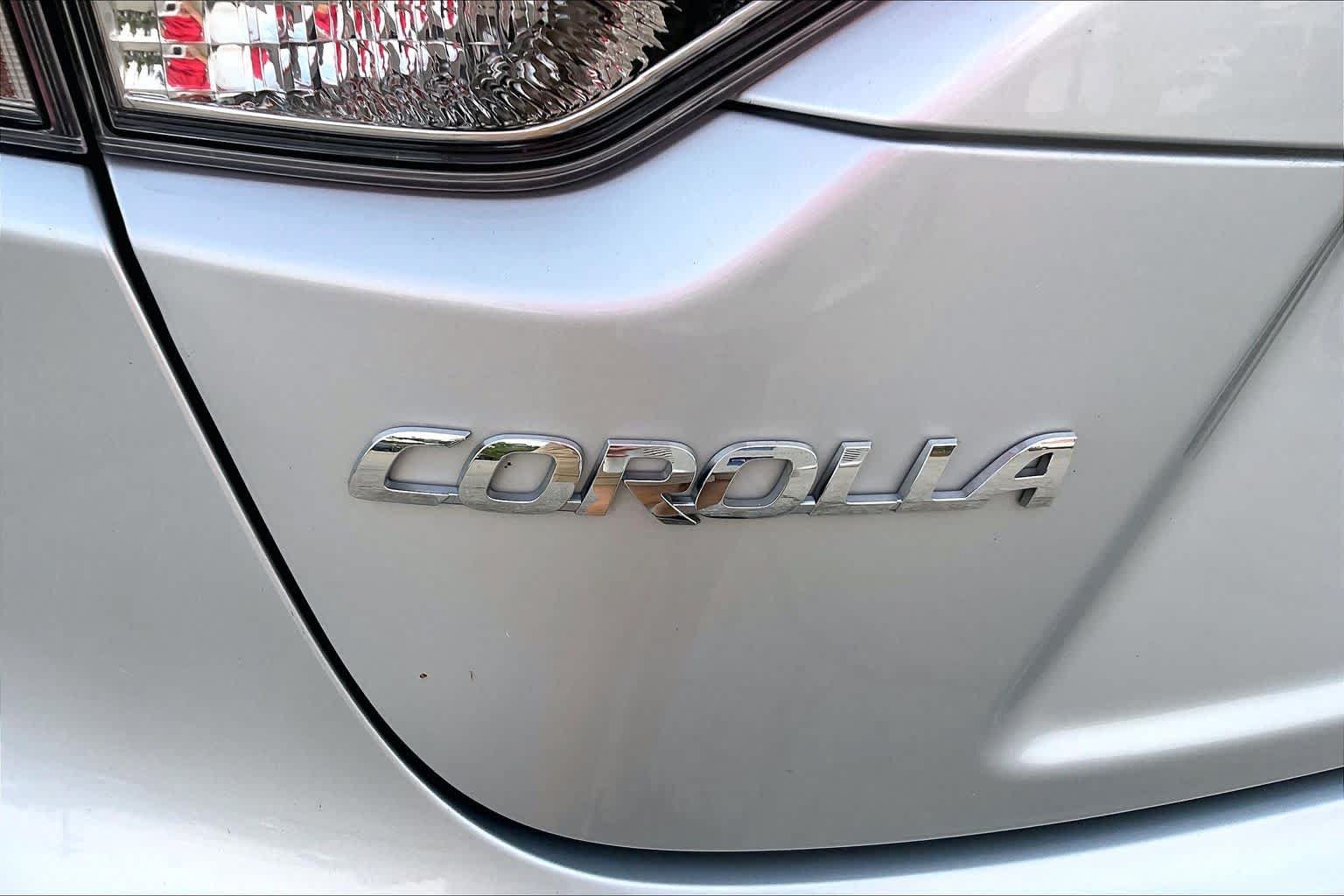 Used 2024 Toyota Corolla LE FWD image 30