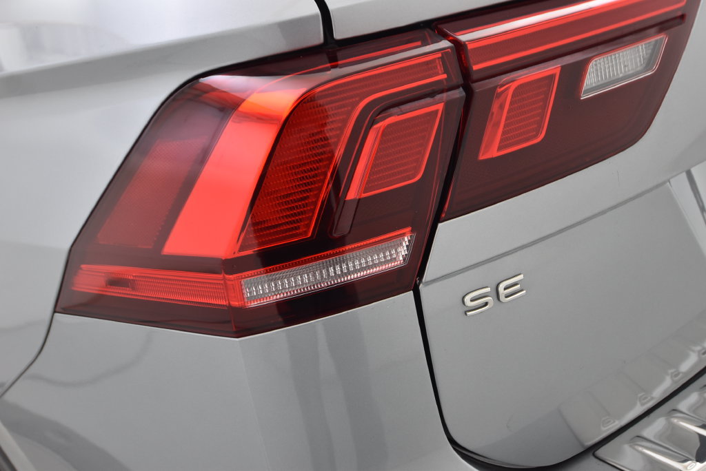 Used 2022 Volkswagen Tiguan SE AWD/4WD image 37