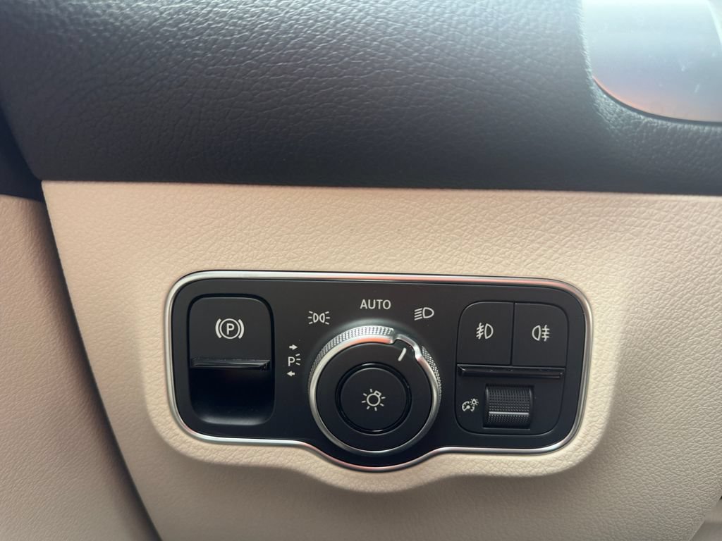 Certified 2025 Mercedes-Benz GLB 250 image 22