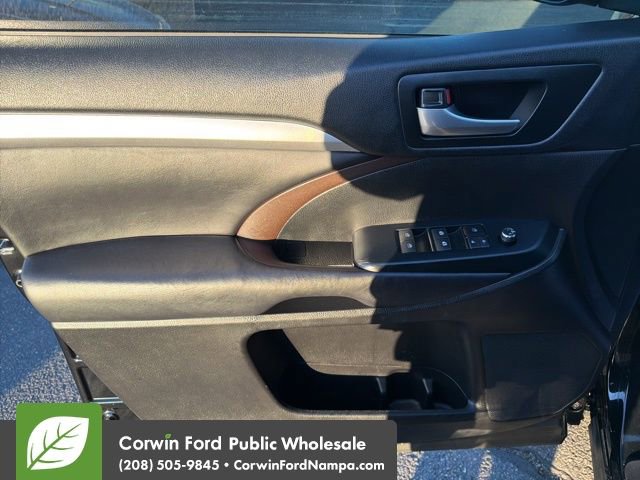 Used 2018 Toyota Highlander XLE w/ Carpet Mat Package (TMS) image 13