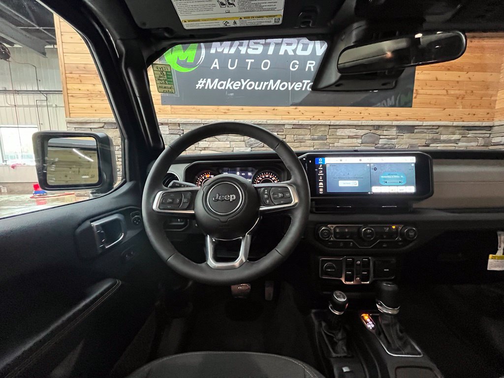 Used 2026 Jeep Wrangler Unlimited Sahara AWD/4WD image 26