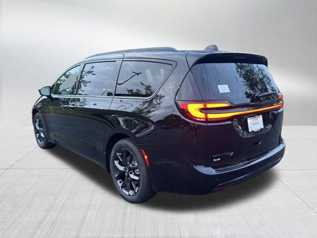 New 2026 Chrysler Pacifica Limited image 7