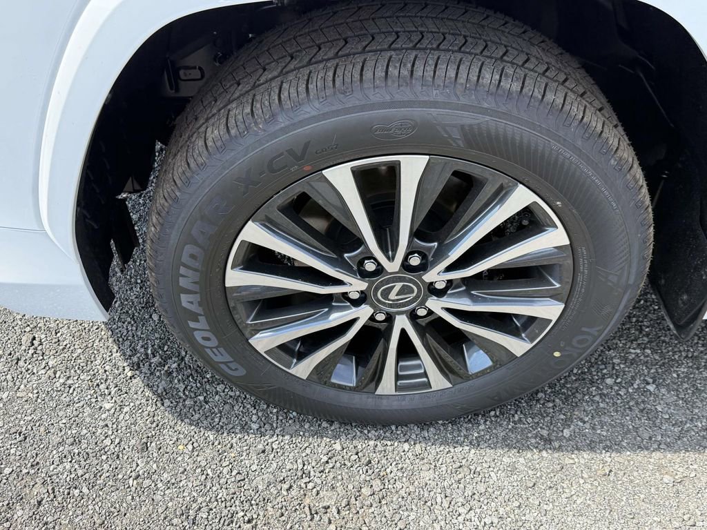 New 2025 Lexus LX 600 4WD w/ Premium Package image 7