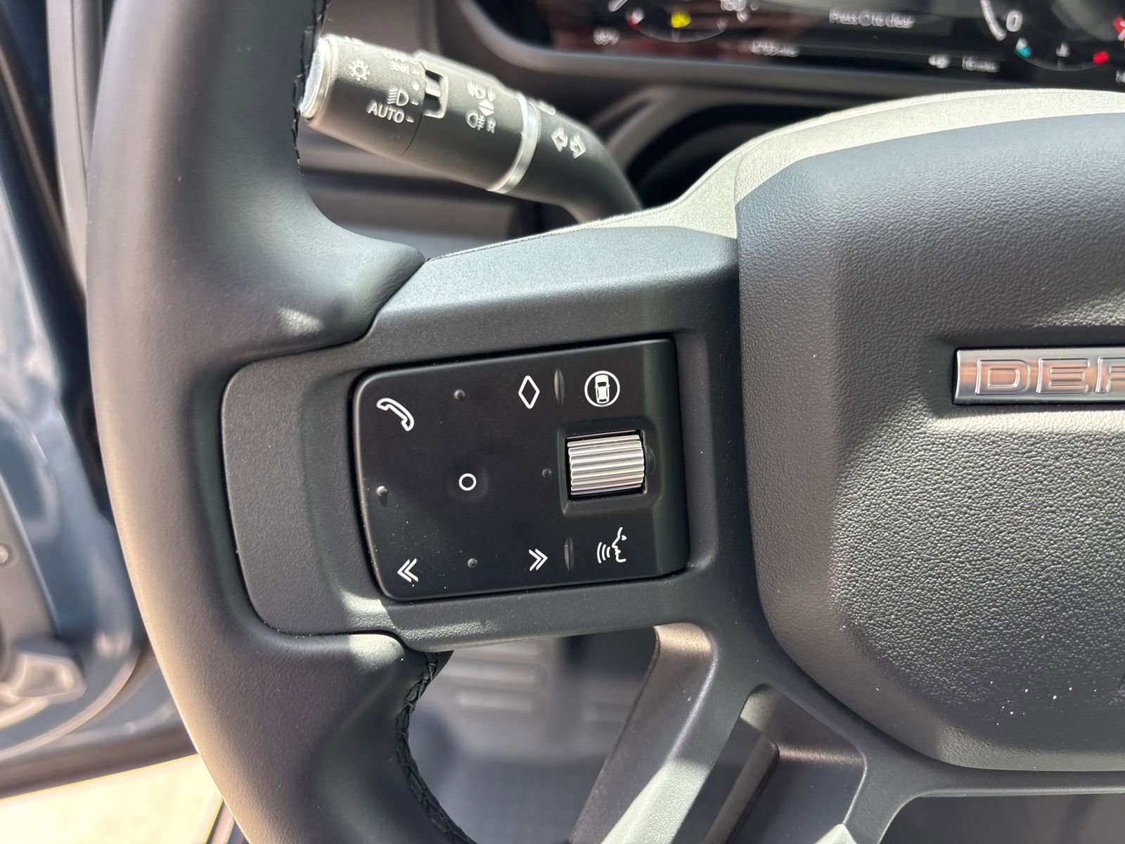 Used 2025 Land Rover Defender 110 S AWD/4WD image 15