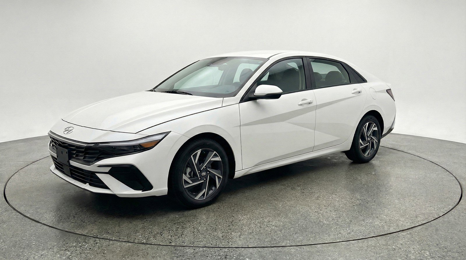 Used 2025 Hyundai Elantra SEL FWD image 3