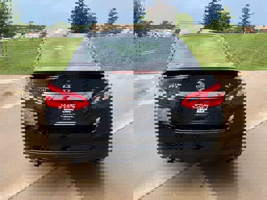 Used 2016 Nissan Altima 2.5 SL w/ Moonroof Package image 5