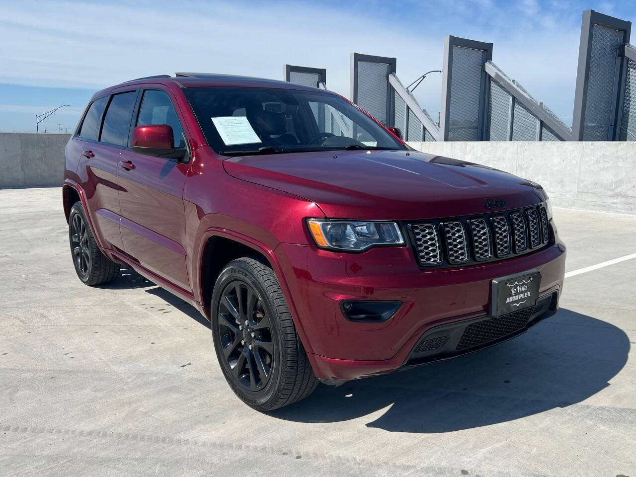 Used 2019 Jeep Grand Cherokee Altitude AWD/4WD image 3