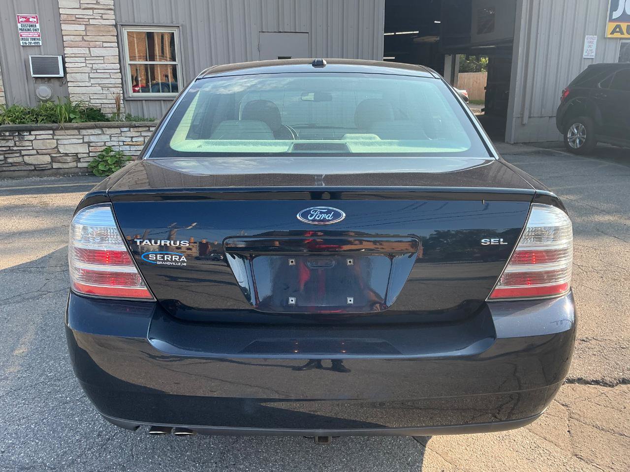 Used 2009 Ford Taurus SEL FWD image 5
