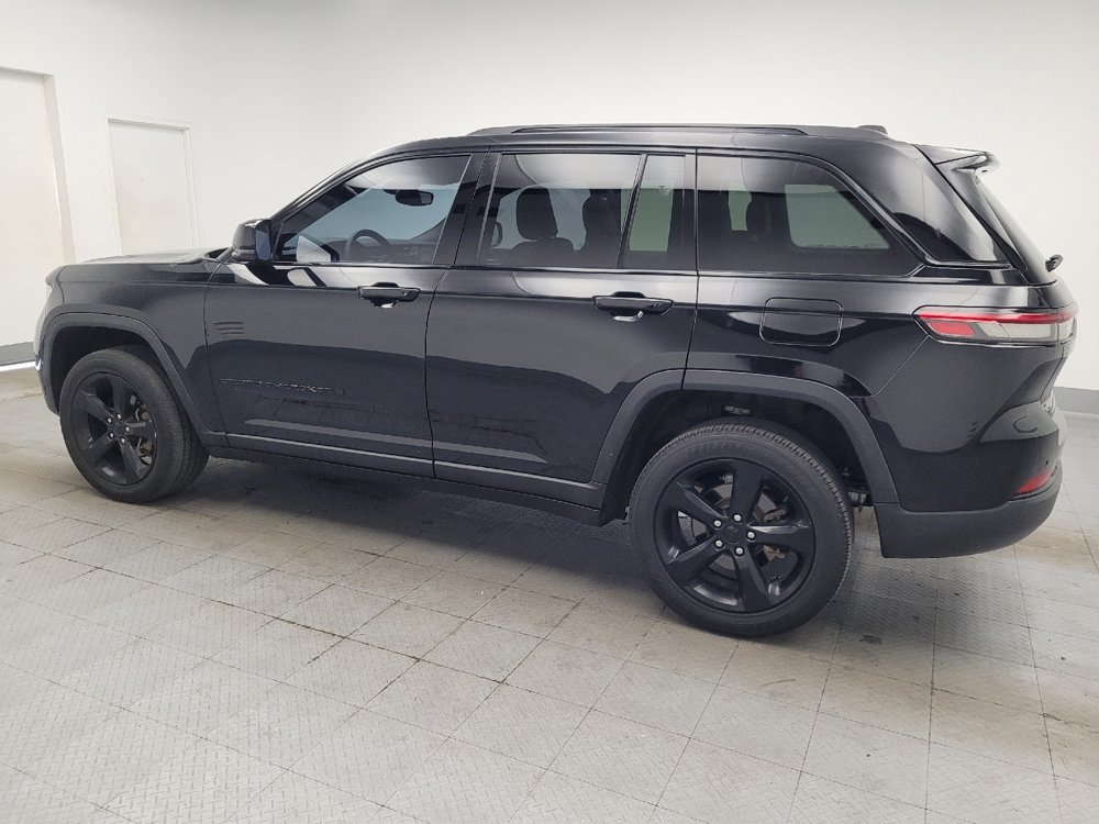 Used 2023 Jeep Grand Cherokee Altitude AWD/4WD image 3