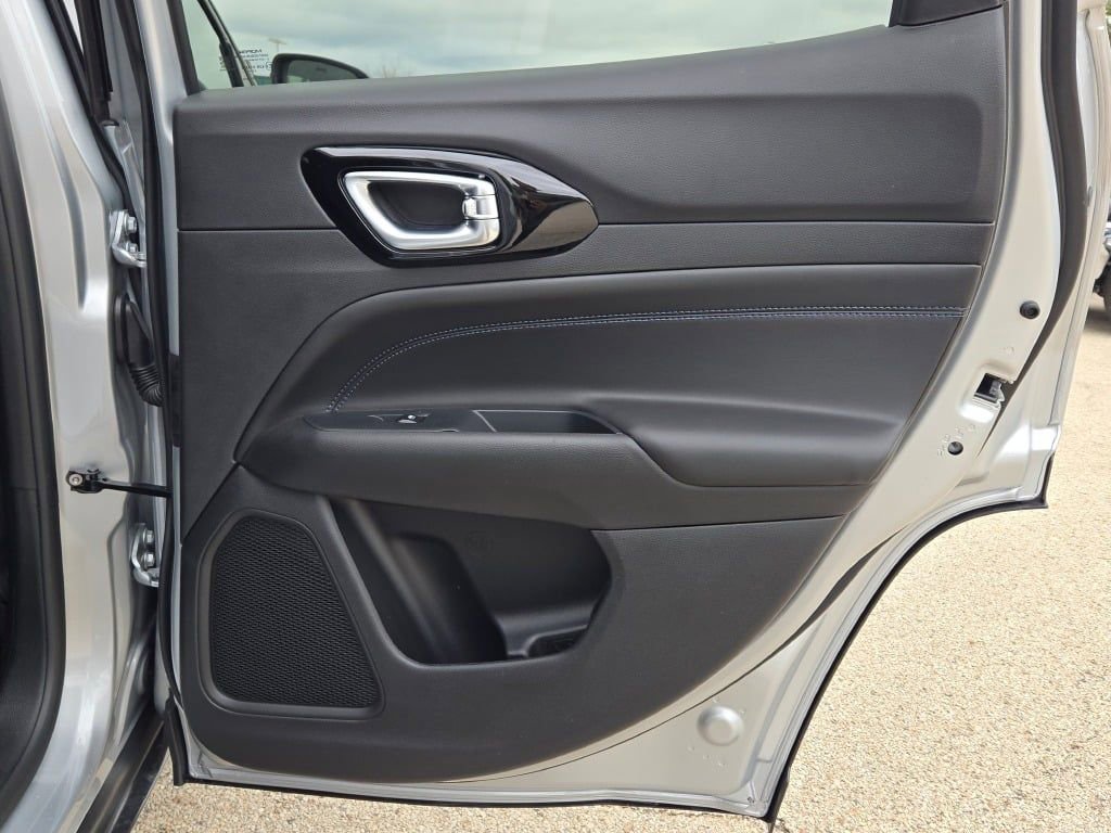 New 2026 Jeep Compass Latitude image 12