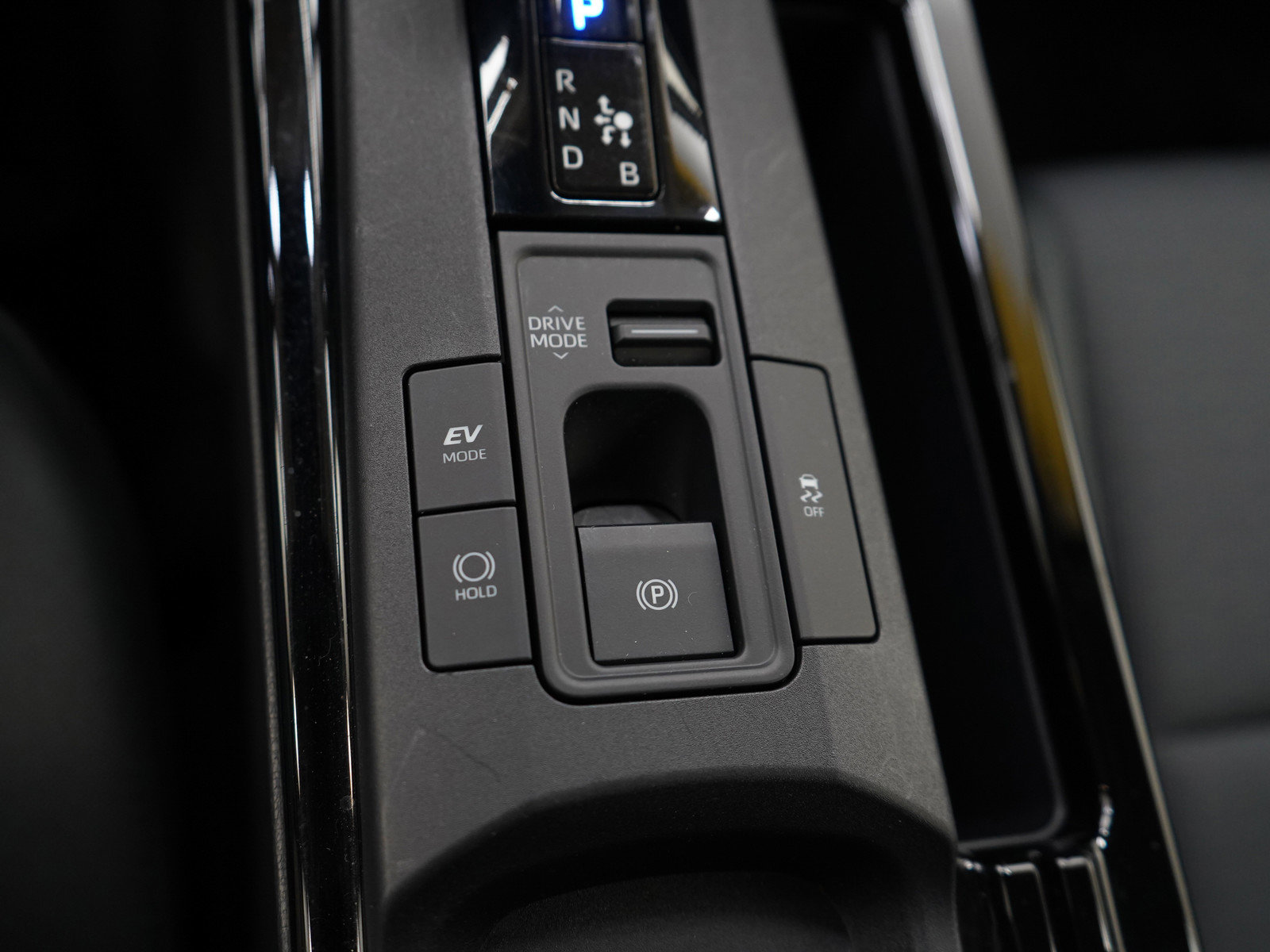 Used 2025 Toyota Prius LE image 24