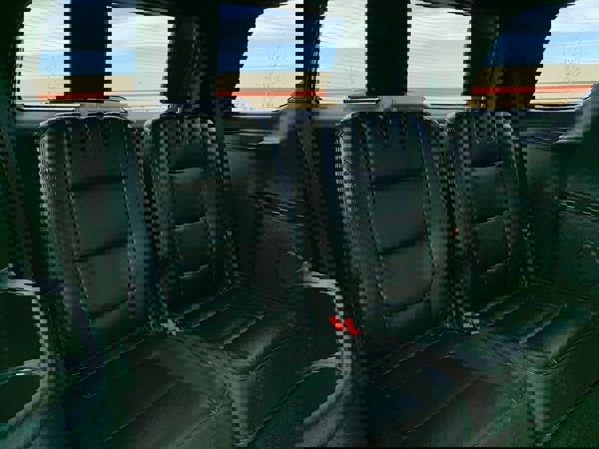 Used 2017 Ford Explorer XLT w/ Equipment Group 202A AWD/4WD image 32