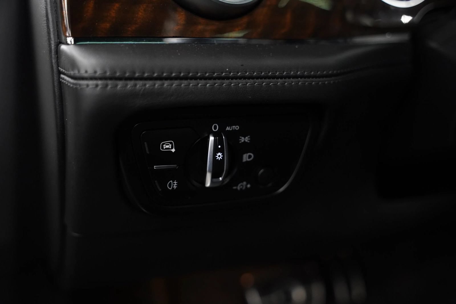 Used 2018 Bentley Bentayga Onyx Edition AWD/4WD image 33