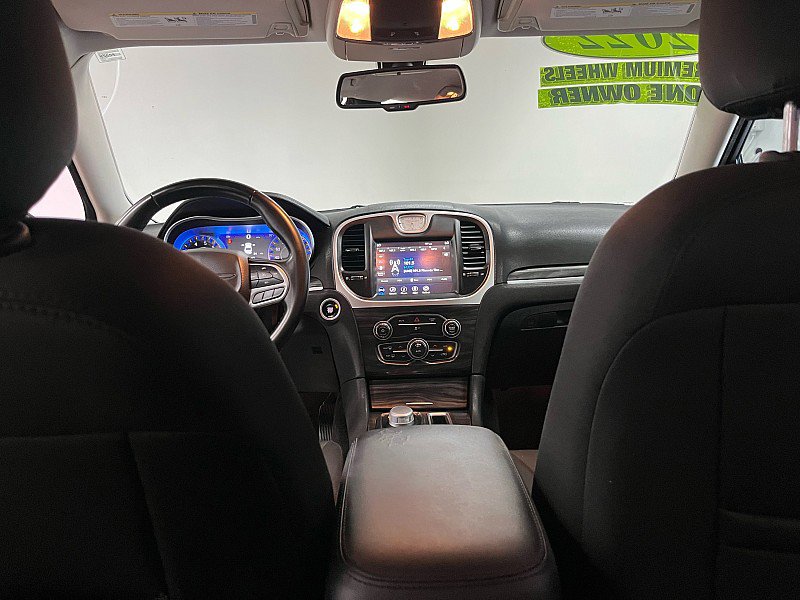 Used 2022 Chrysler 300 Touring w/ Sport Appearance Package image 25