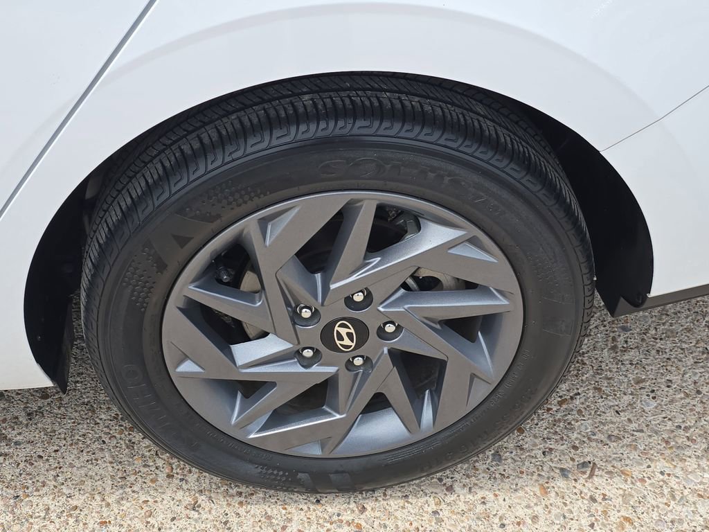 Certified 2024 Hyundai Elantra SEL image 31