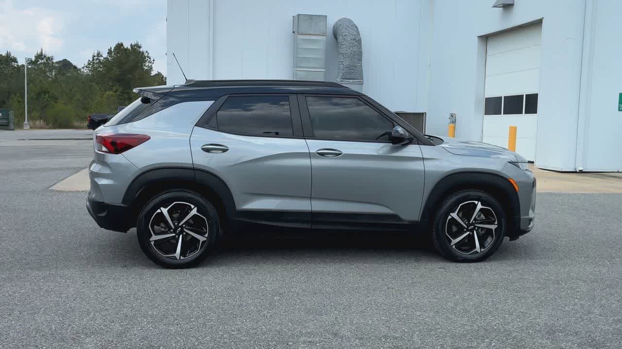 Used 2023 Chevrolet TrailBlazer RS w/ Sun and Liftgate Package FWD image 9