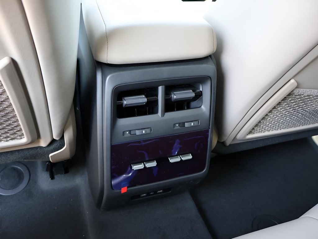 New 2025 Porsche Macan Electric RWD image 22