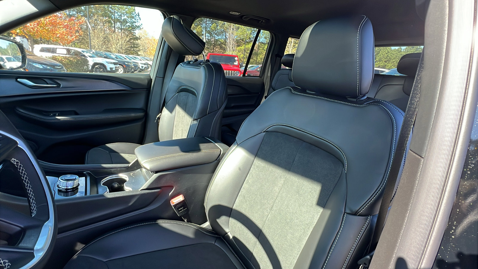 New 2025 Jeep Grand Cherokee Altitude image 18