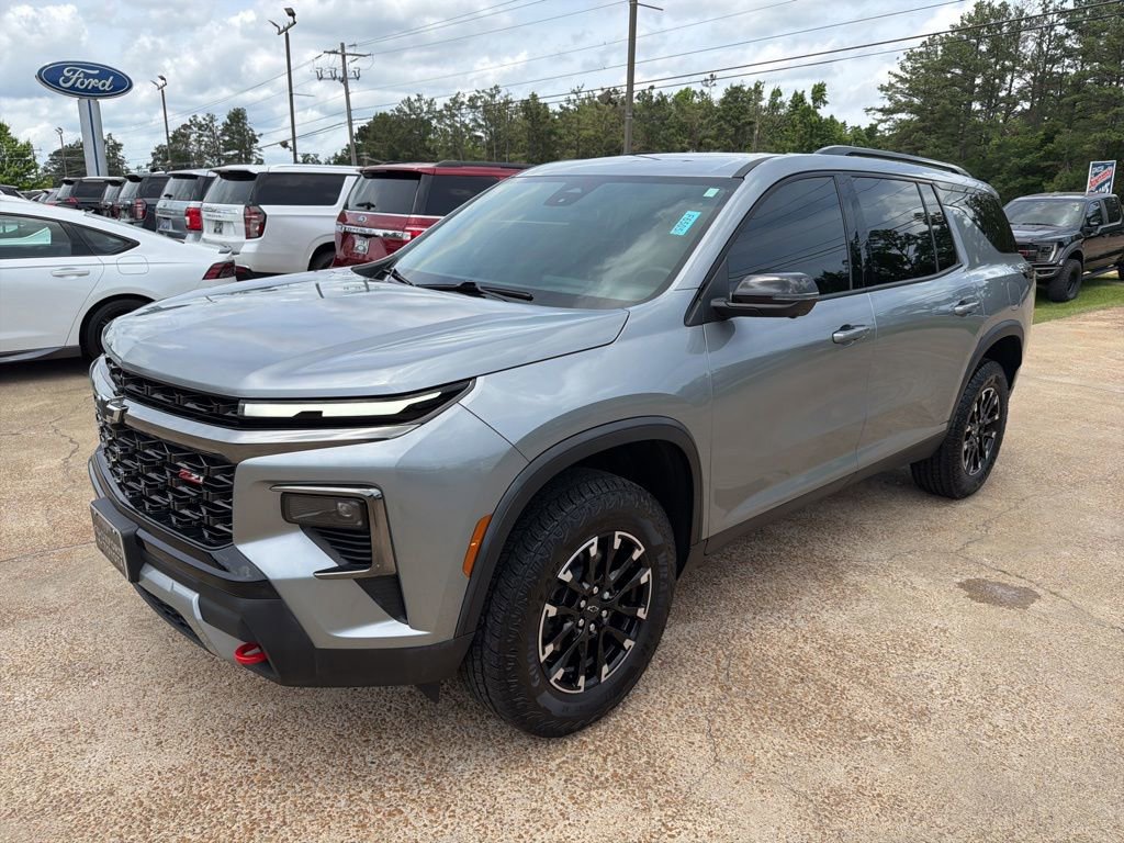 Used 2024 Chevrolet Traverse Z71 AWD/4WD image 3