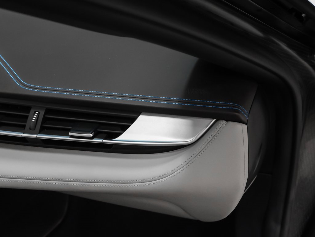 Used 2019 BMW i8 image 23