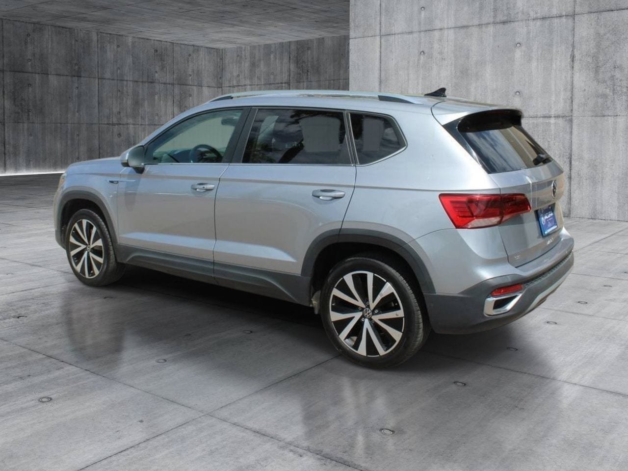 Used 2024 Volkswagen Taos SE FWD image 3