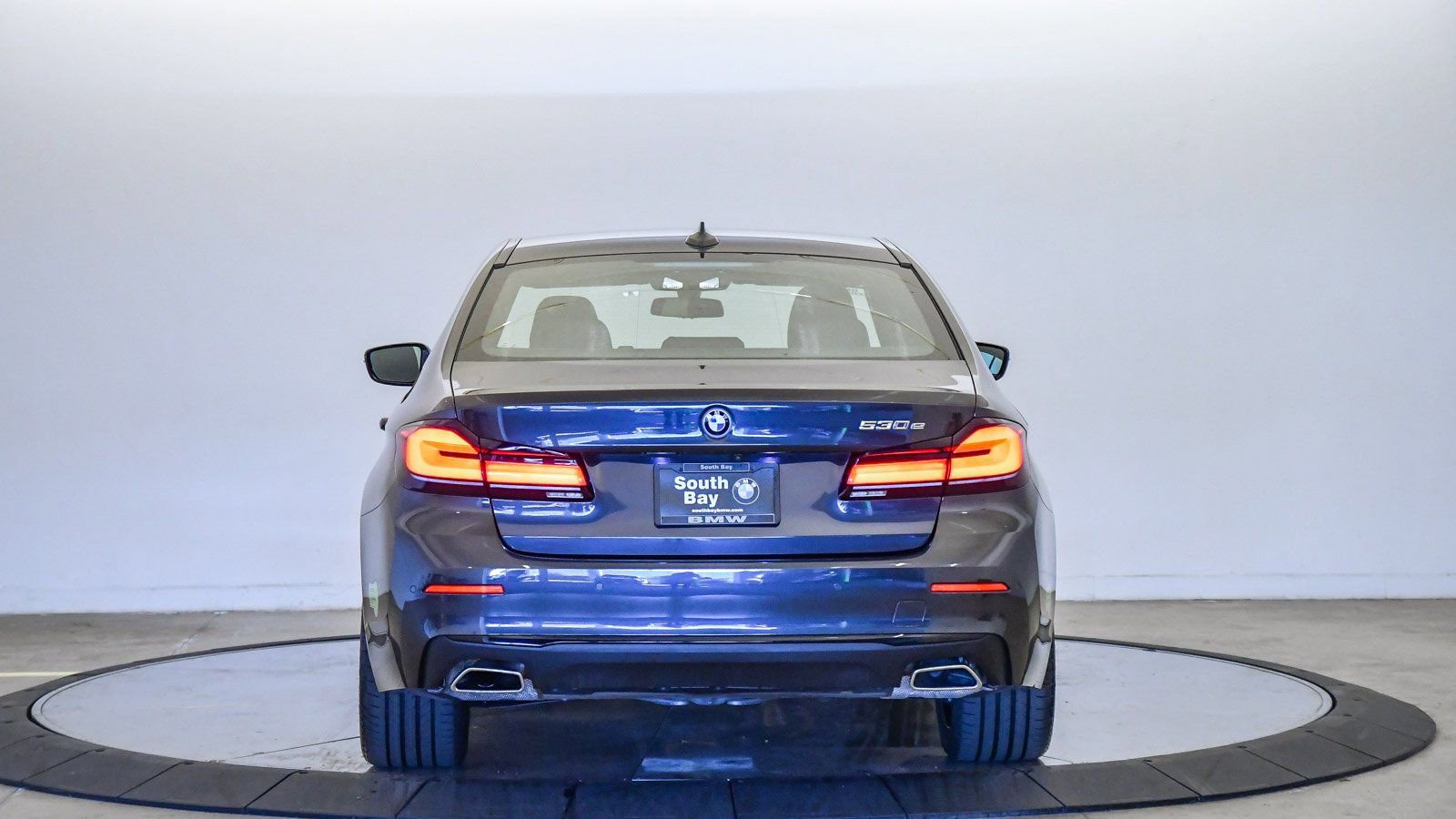 Certified 2023 BMW 530e w/ Premium Package image 3