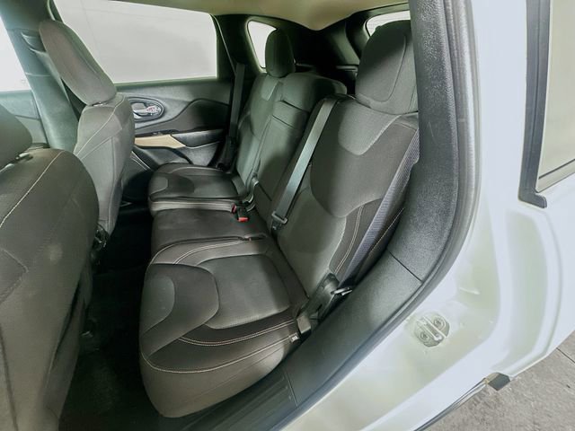 Used 2017 Jeep Cherokee Latitude w/ Cold Weather Group image 28