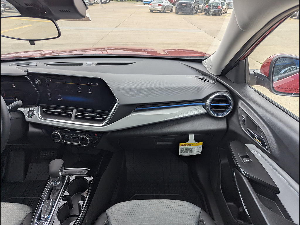 New 2026 Chevrolet Trax LT w/ LT Convenience Package FWD image 4