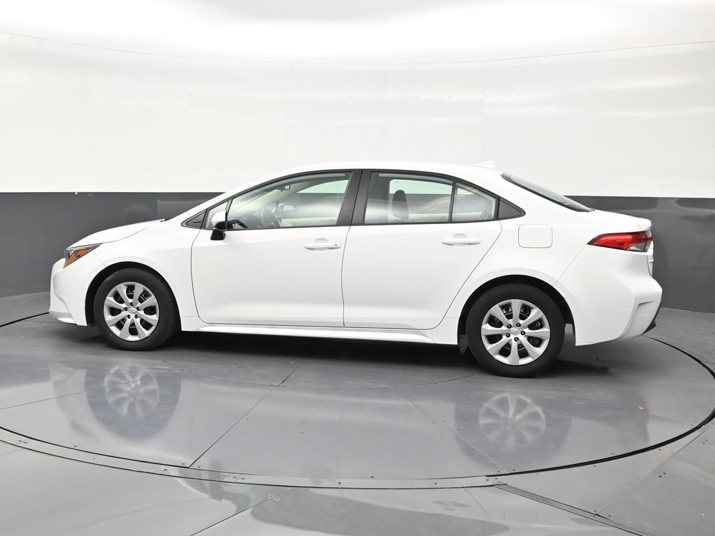 Used 2025 Toyota Corolla LE FWD image 2
