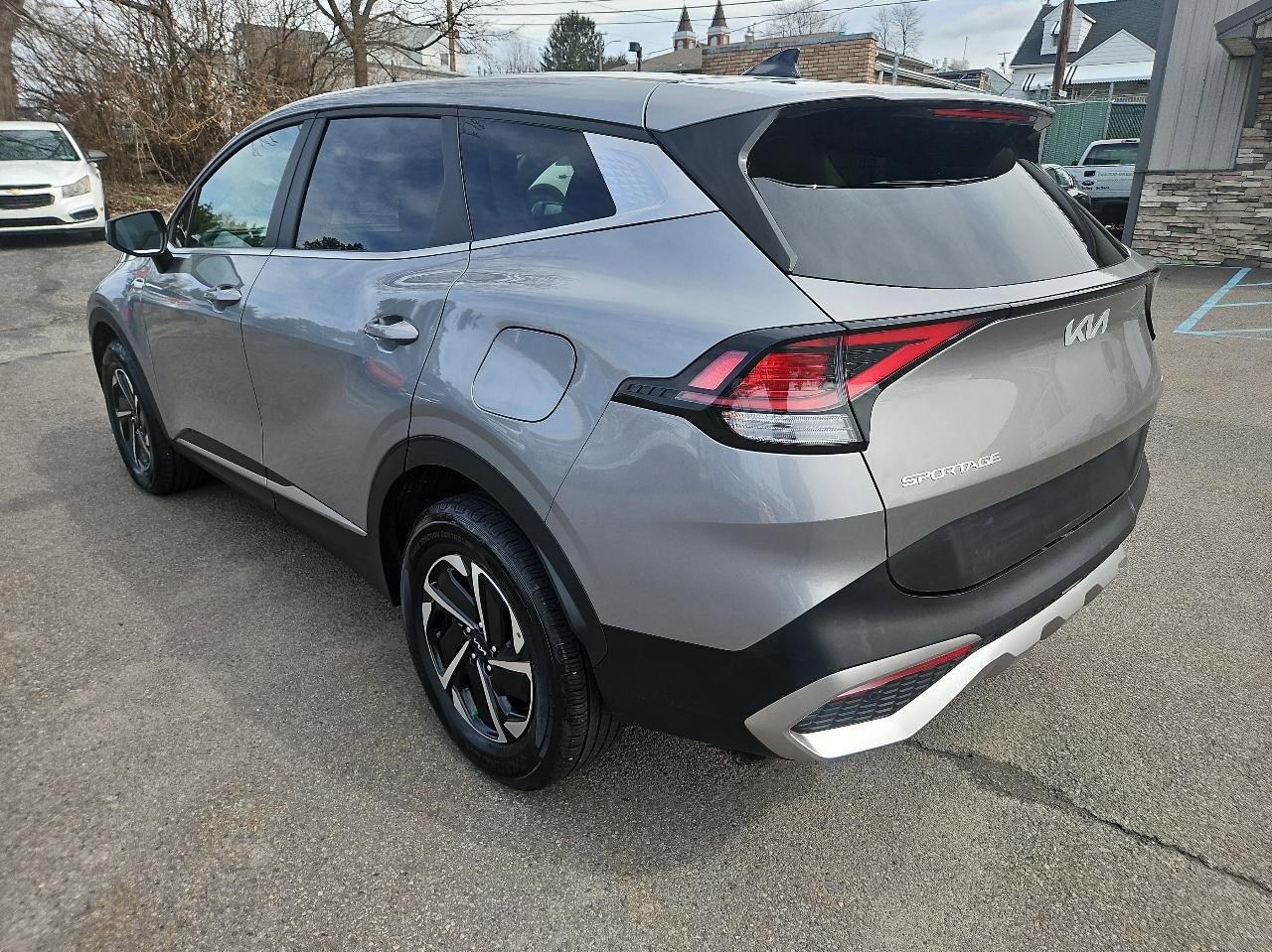 Used 2023 Kia Sportage LX image 5