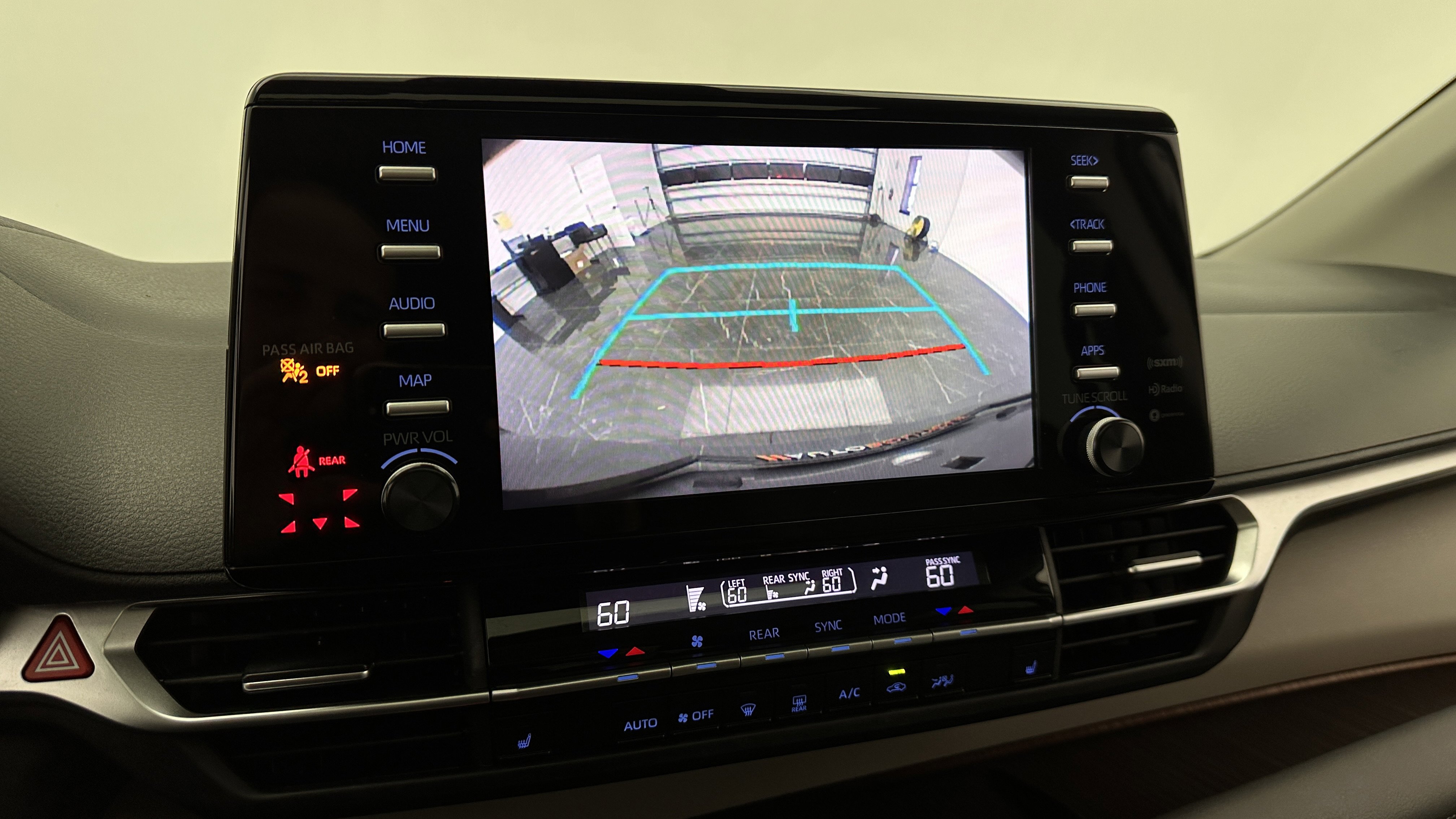 Used 2022 Toyota Sienna XLE FWD image 23